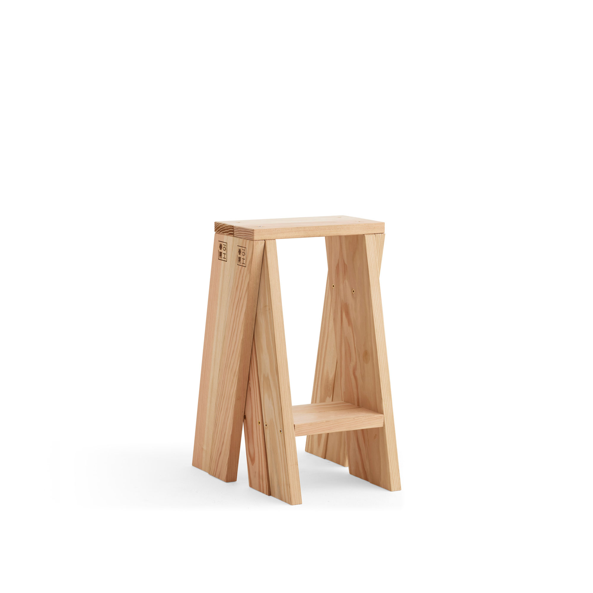 Audo Copenhagen - Ishinomaki Stool 2pcs Low Douglas fir. Oil treated - Sittpallar - Träfärgad - Trä