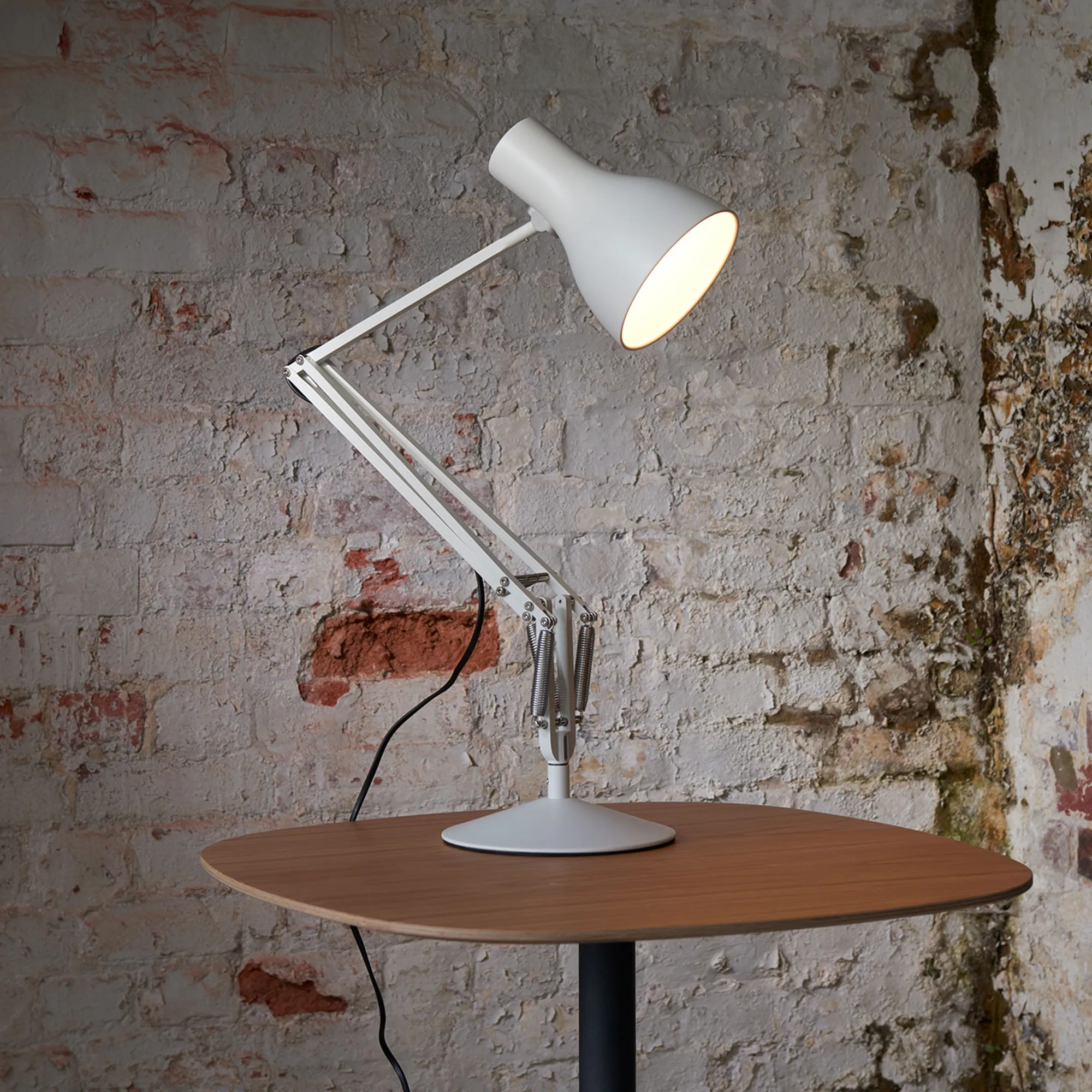 Type 75 Desk Lamp
