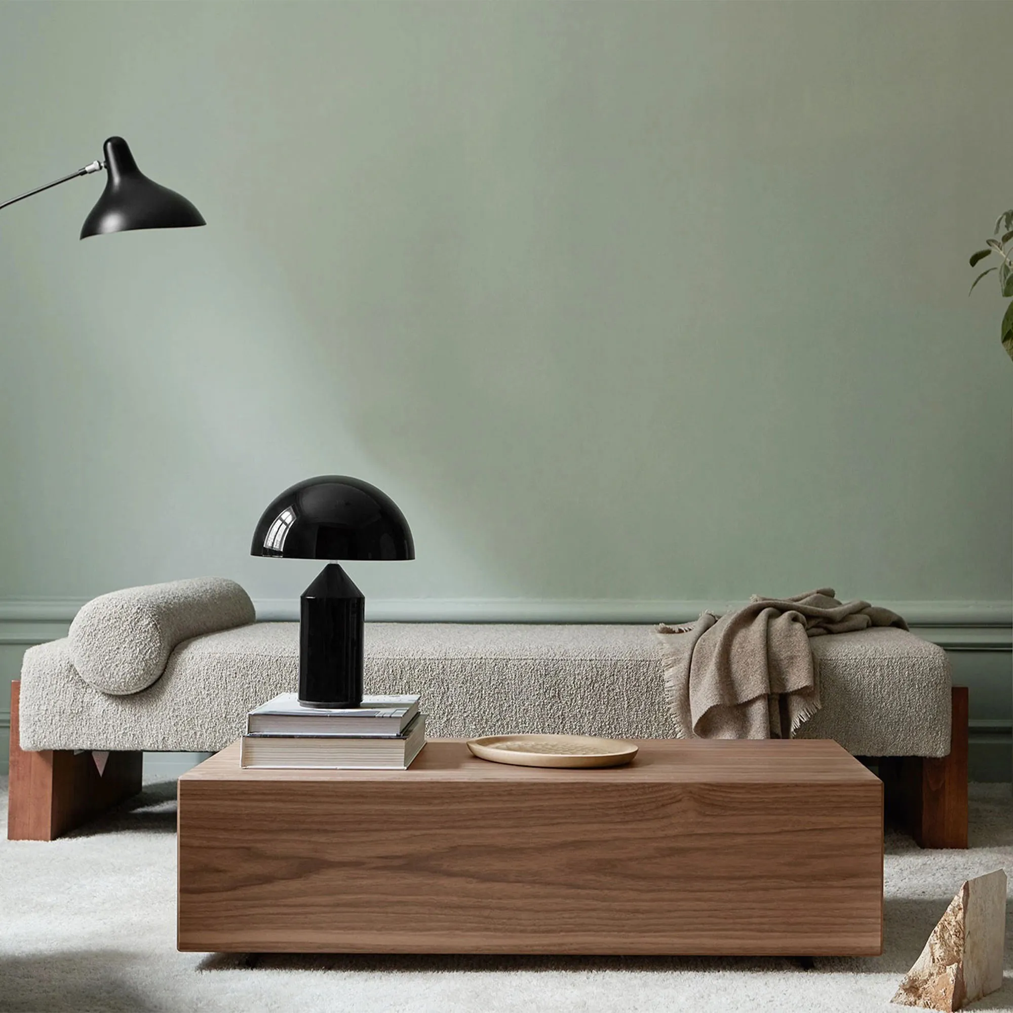 V Daybed
