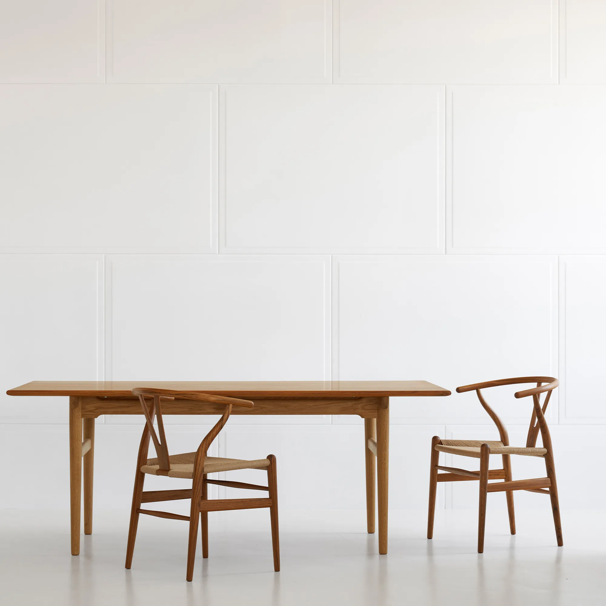 CH24 Y-stolen teak/naturflätat papperssnöre