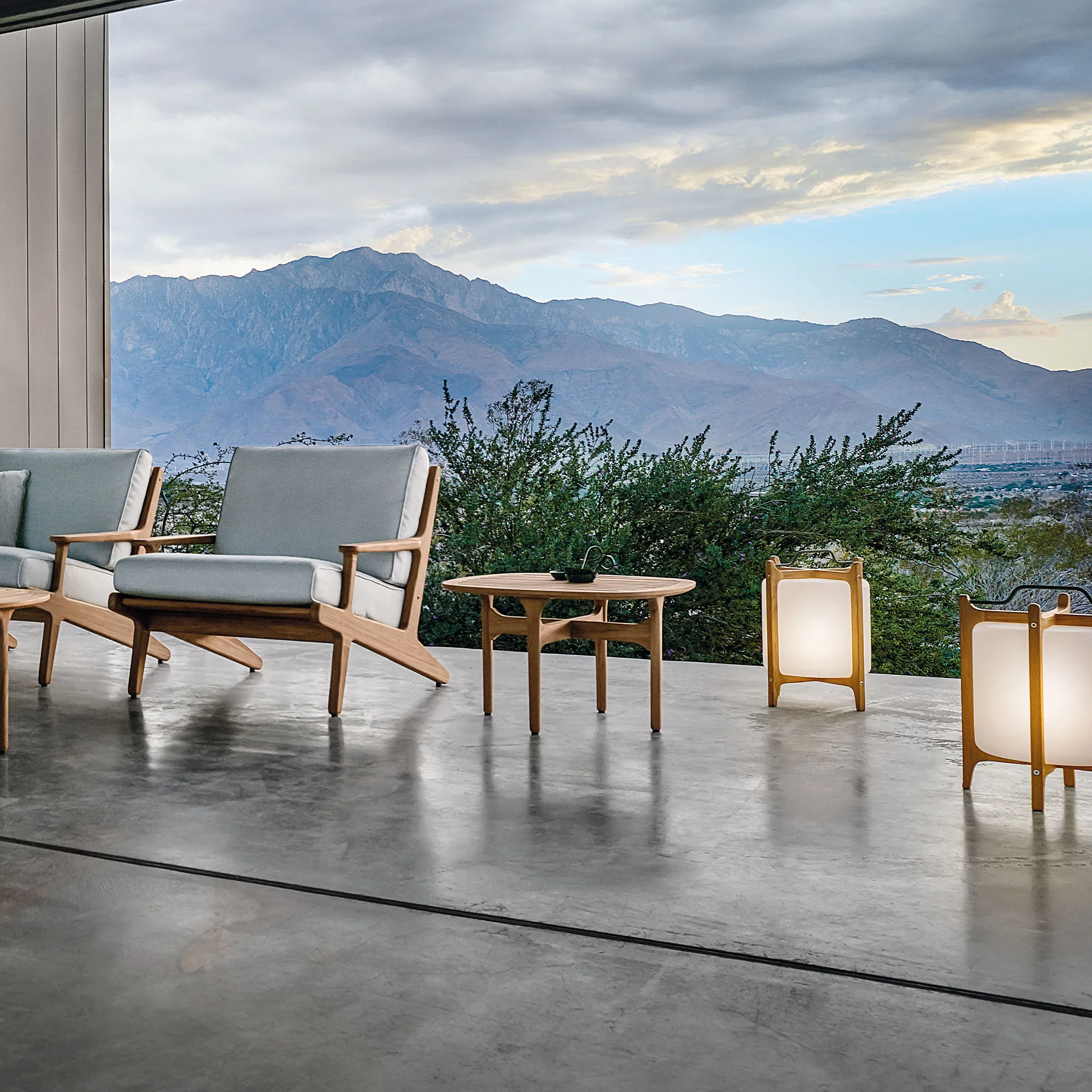 Bay Side Table