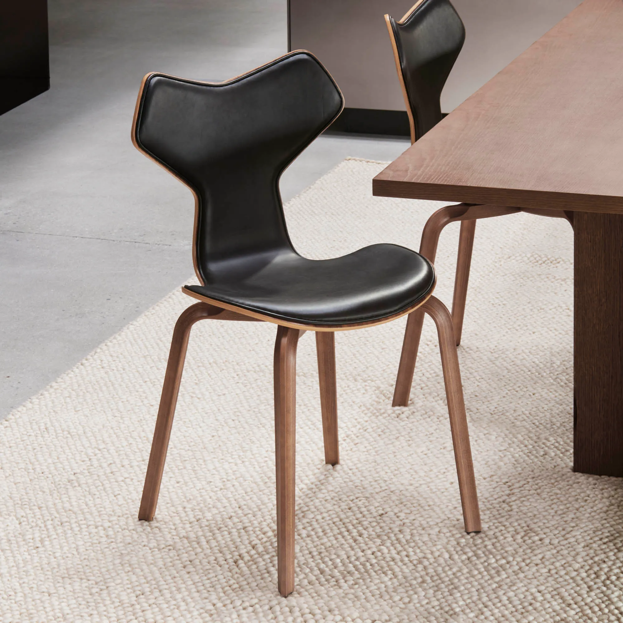 Grand Prix Exclusive Edition Walnut/Dark Brown