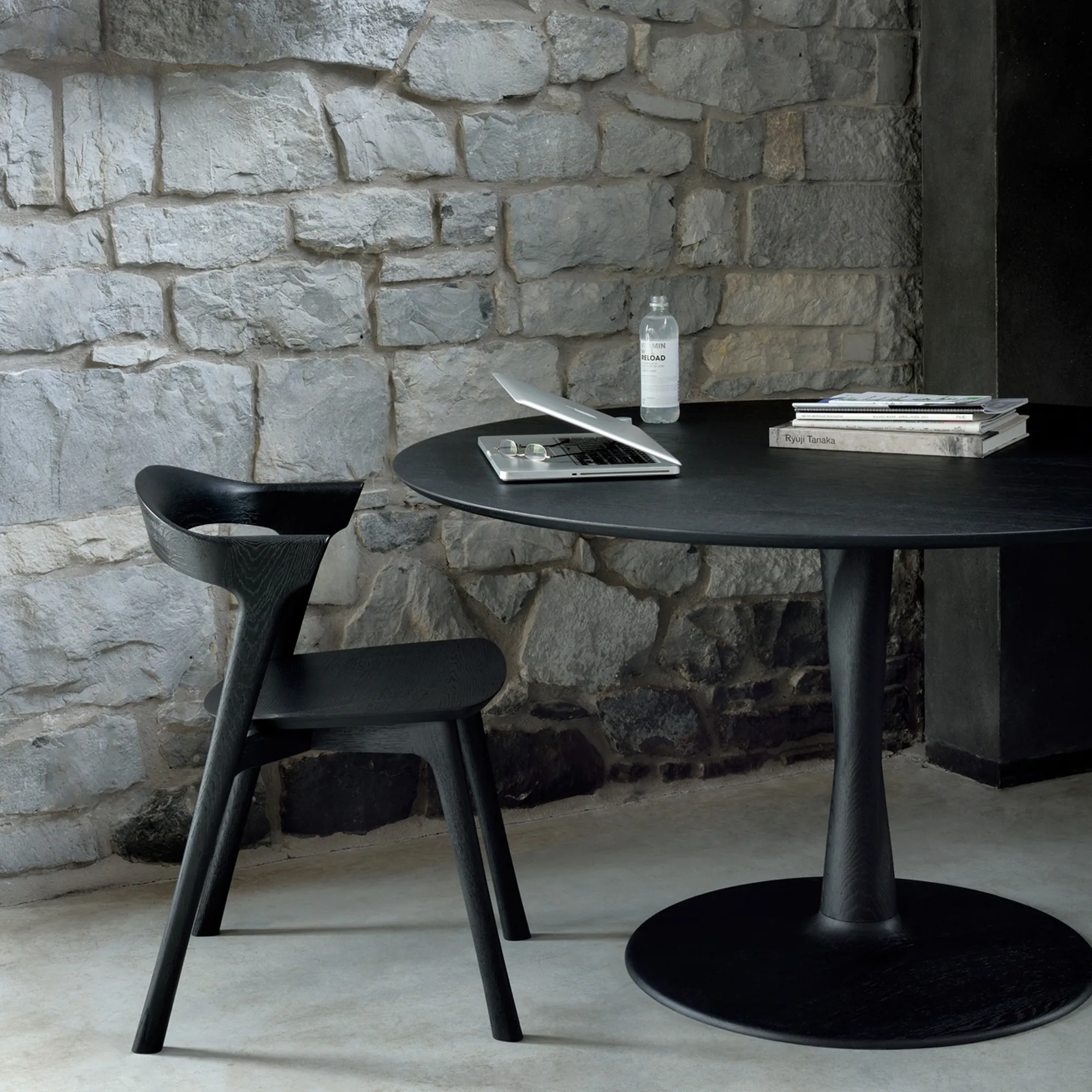 Torsion Dining Table - Svart ek