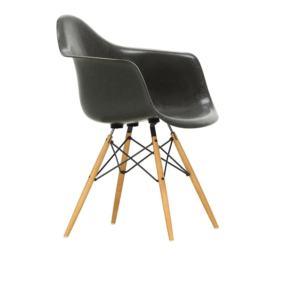 Eames Fiberglass Armchair DAW karmstol Golden Maple