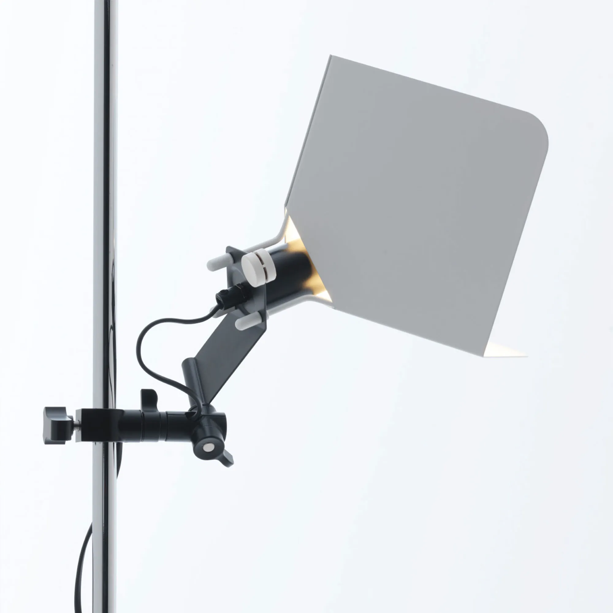 Triedro Floor Lamp