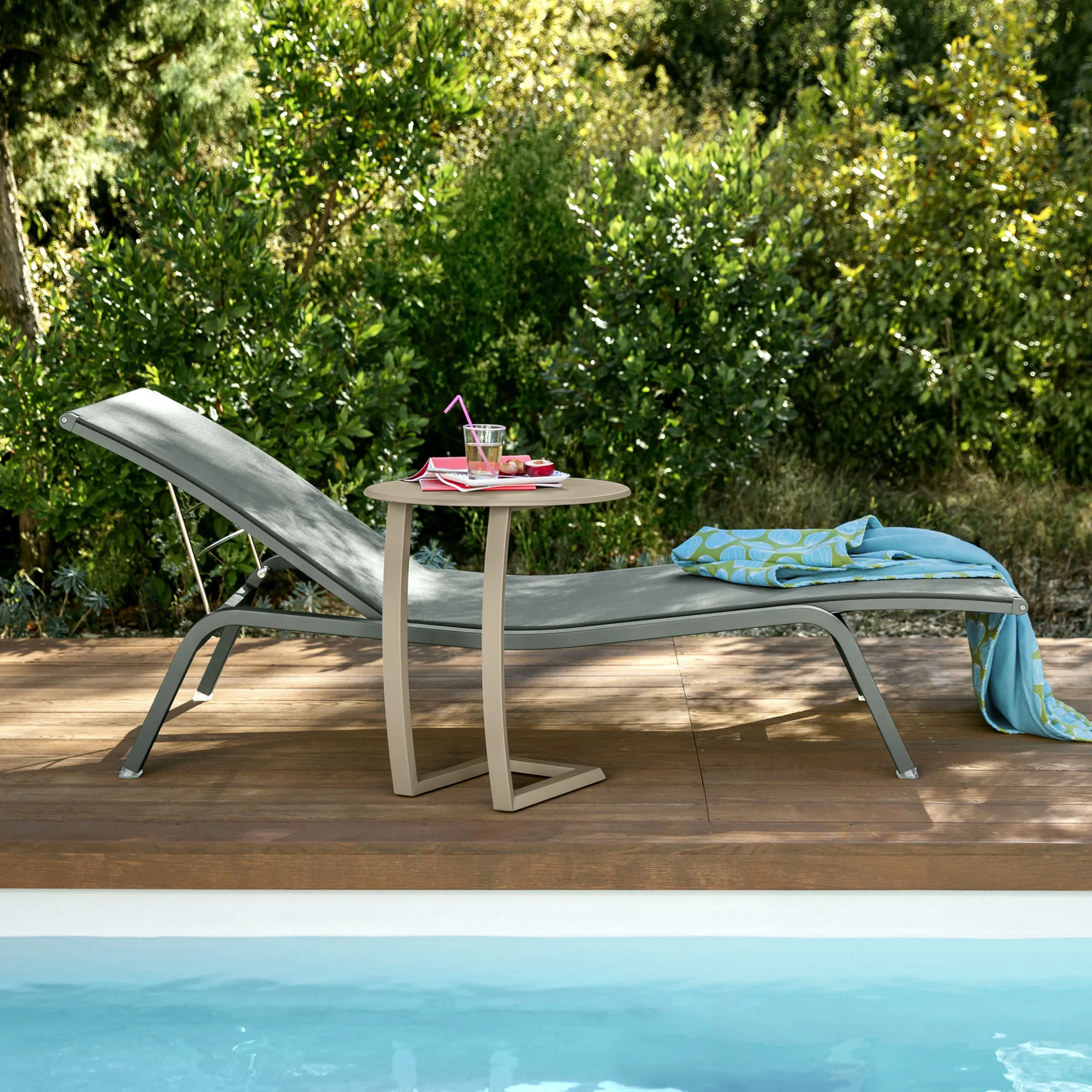 Alizé Offset Low Table