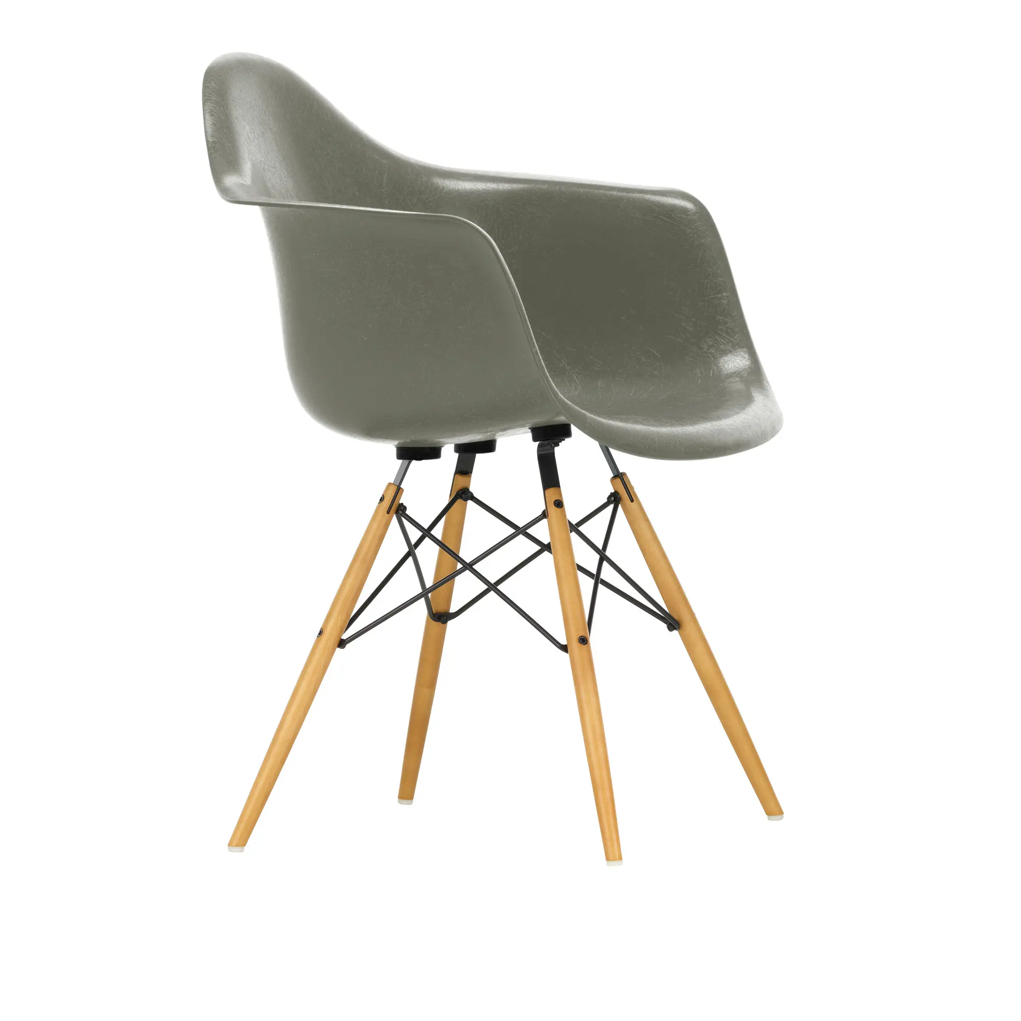 Eames Fiberglass Armchair DAW karmstol Golden Maple