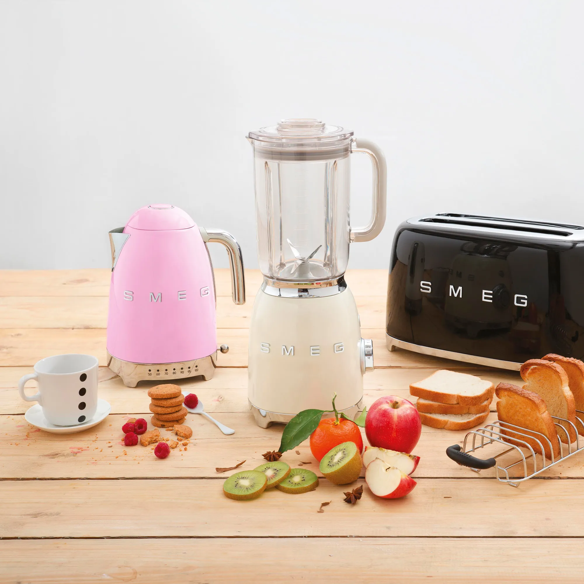 Smeg Variable Temperature Kettle Pink