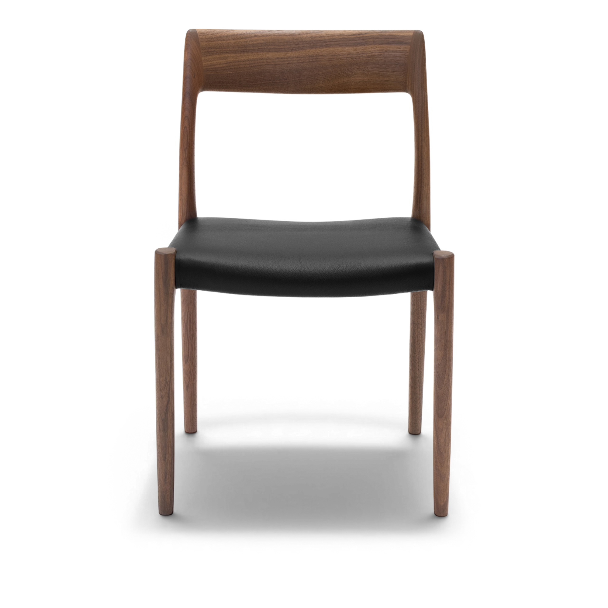 J.L. M&oslash;ller - Model 77 dining chair Walnut, Oil, Leather &ndash;&nbsp;Roma 907 - Matstolar - Niels Otto M&oslash;ller - Svart - L&auml;der/Tr&auml;