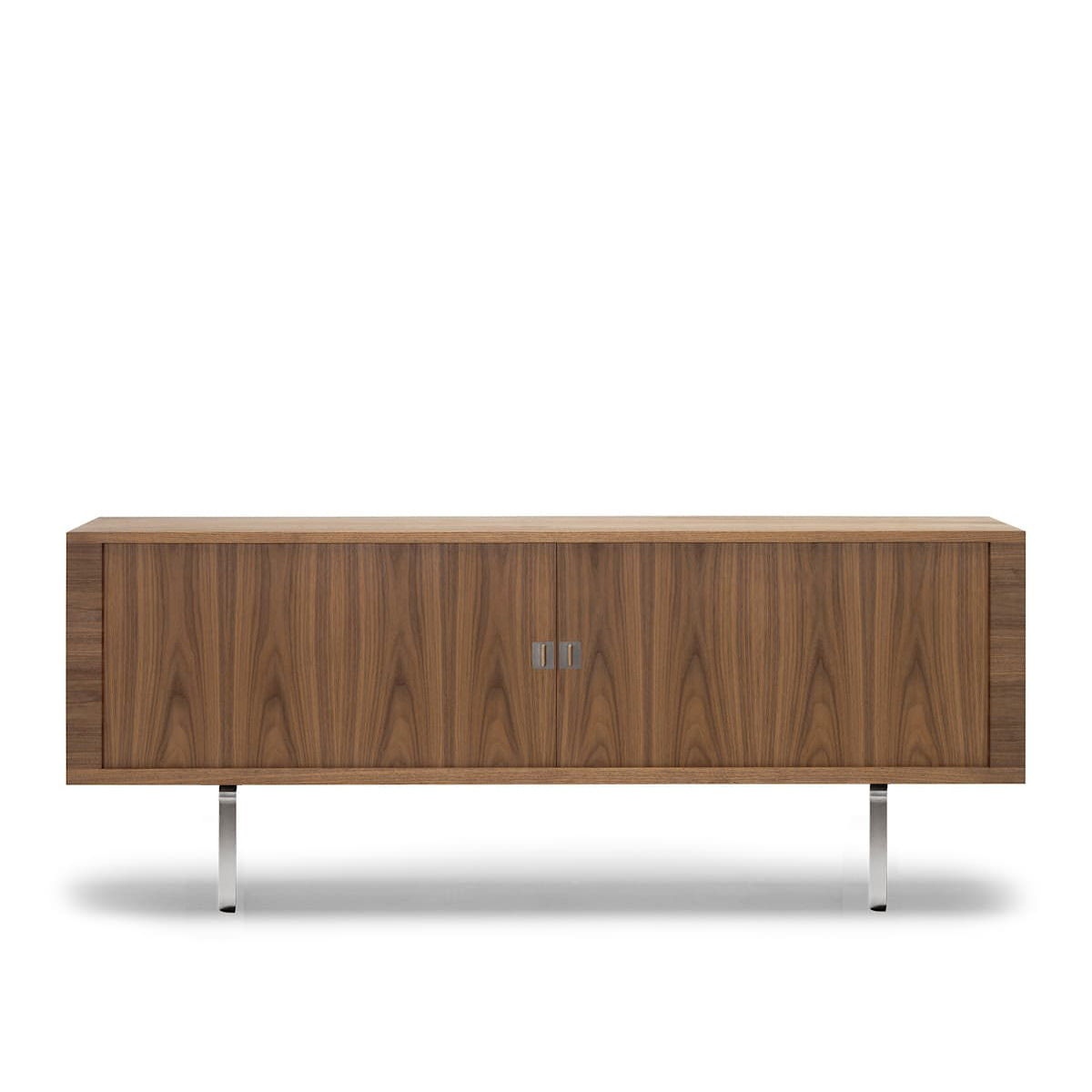 Carl Hansen - CH825 Sideboard, Oljad Valnöt, Ben i Rostfritt stål - Skänkar och sideboards - Hans J. Wegner - Träfärgad - Metall/Trä | Möbler - Förvaring Och Hyllor - Skänkar Och Sideboards | Möbelexperten