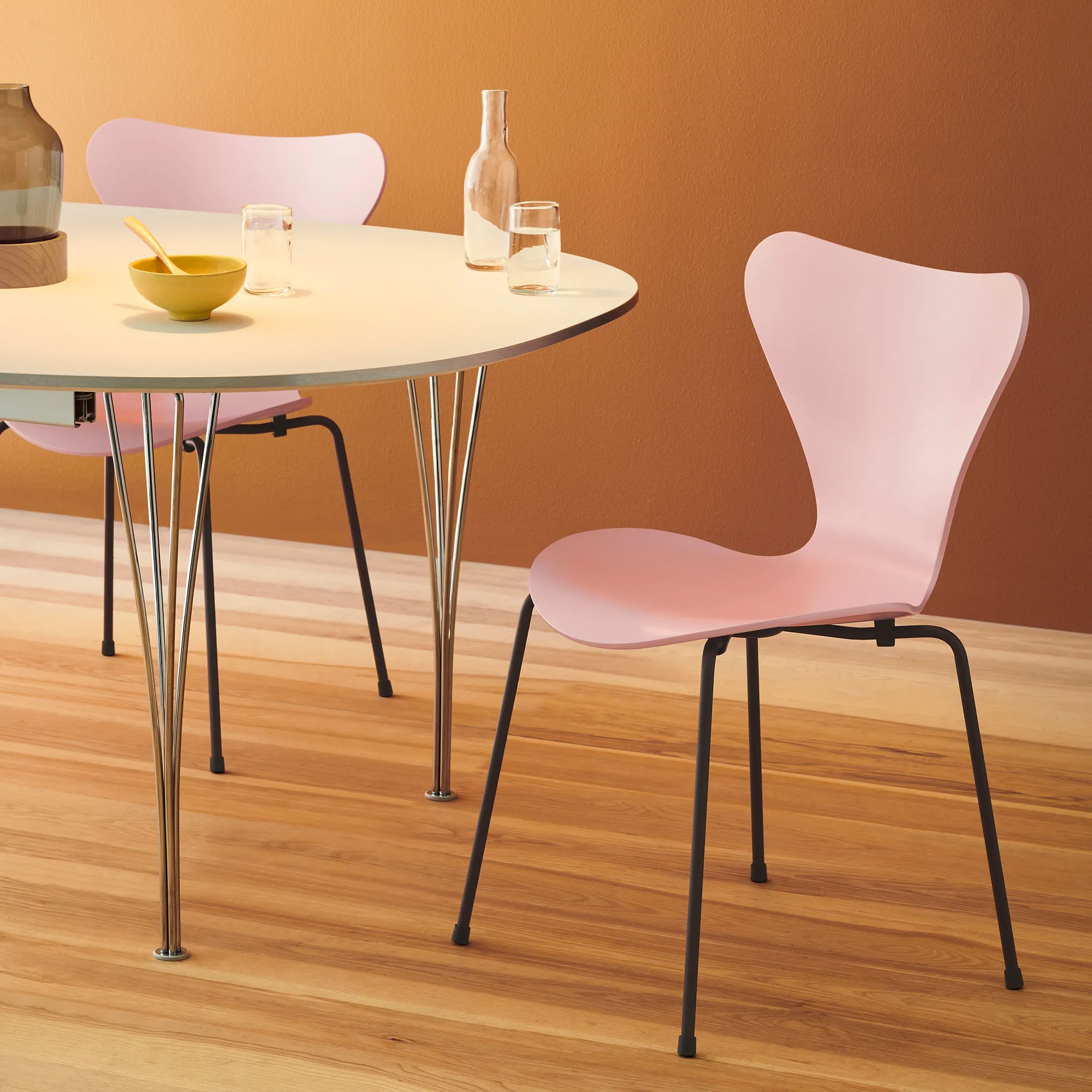Series 7 stol 3107 bøkfiner stålunderstell brun bronse