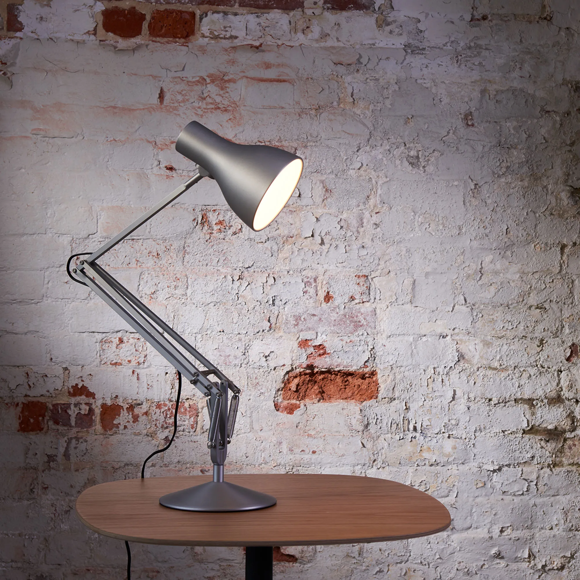 Type 75 Desk Lamp