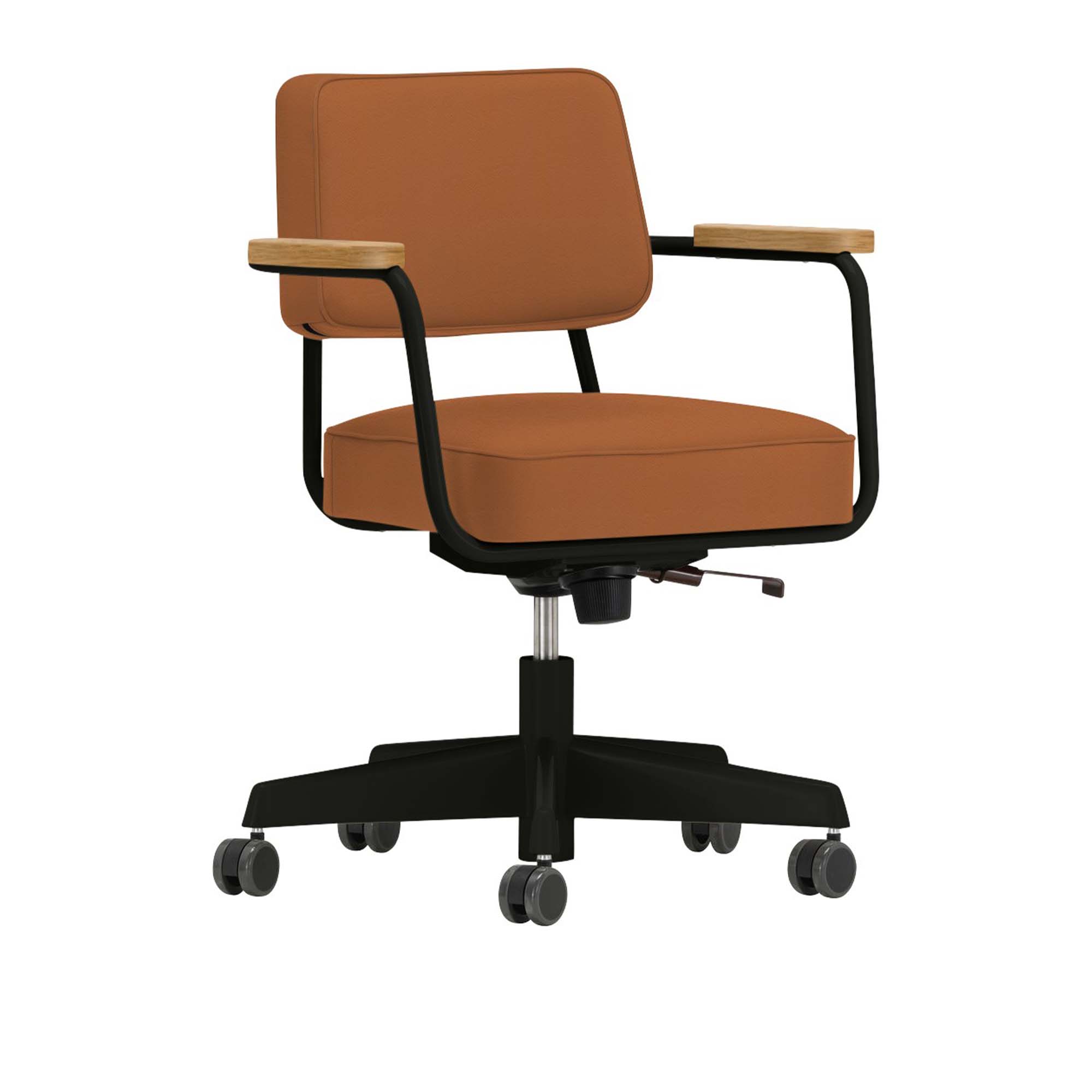 Vitra - Fauteuil Direction Pivotant, Base Deep Black, Natural oak, Leather Premium Cat. L40 Col. 97 Cognac - Skrivbordsstolar - Jean Prouvé - Brun