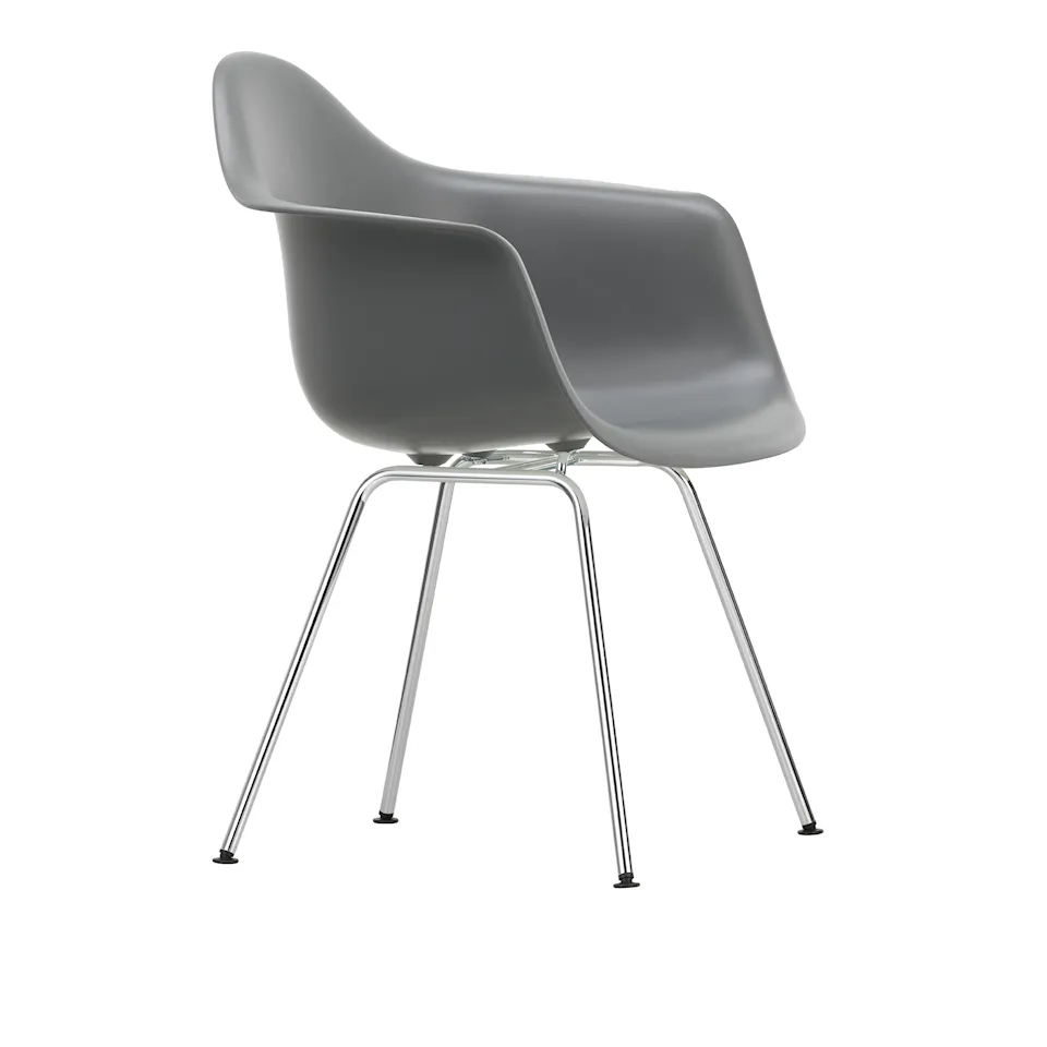 Eames RE Plastic Armchair DAX matstol Chrome