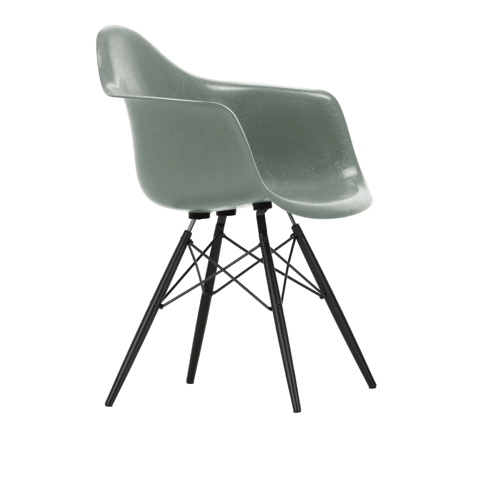 Eames Fiberglass Armchair DAW karmstol Black Maple