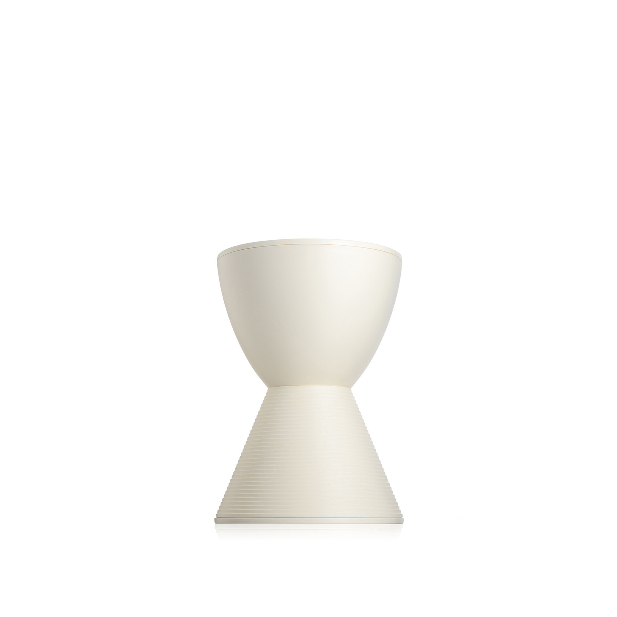 Kartell - Prince Aha Stool Wax White - Sittpallar - Philippe Starck - Vit - Plast