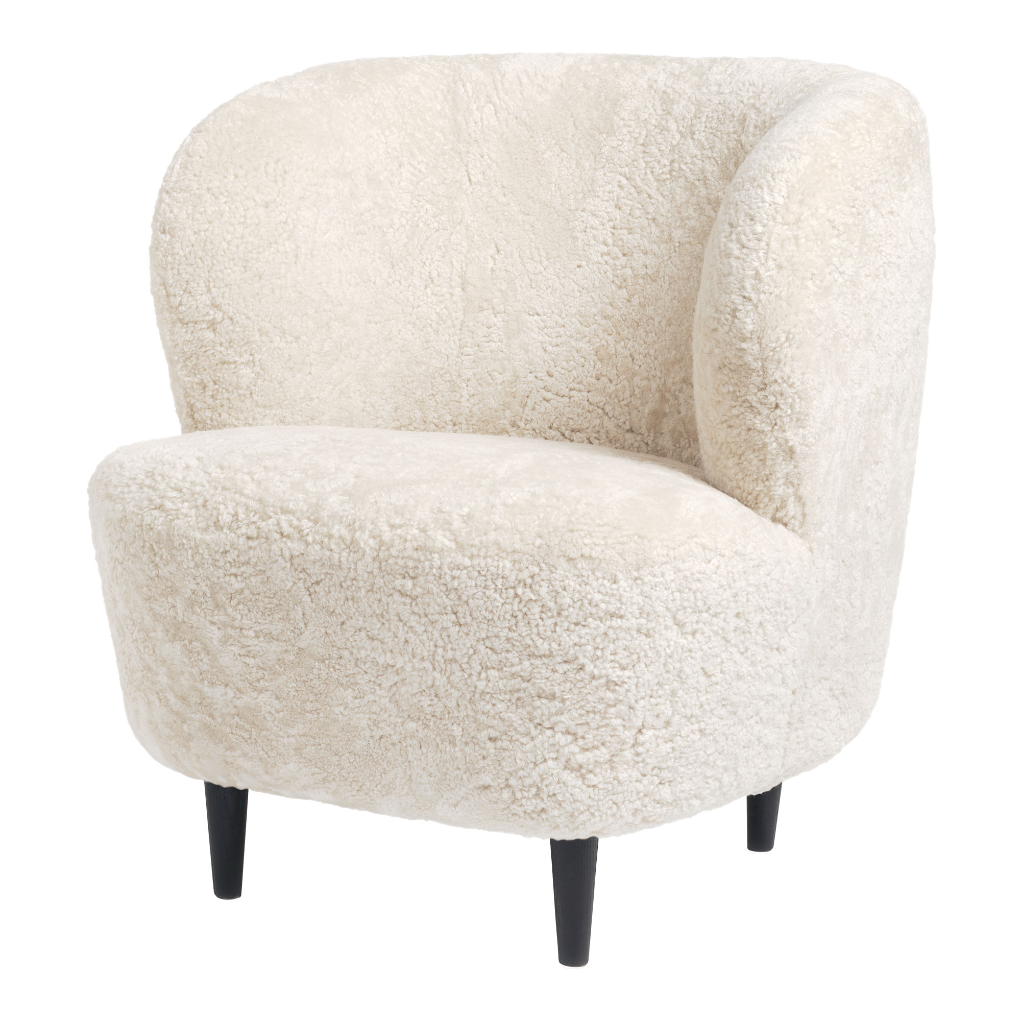 Gubi - Stay Lounge Chair Sheepskin Off White/Black Stained Oak - Fåtöljer - Space Copenhagen - Vit - Läder/Metall/Trä