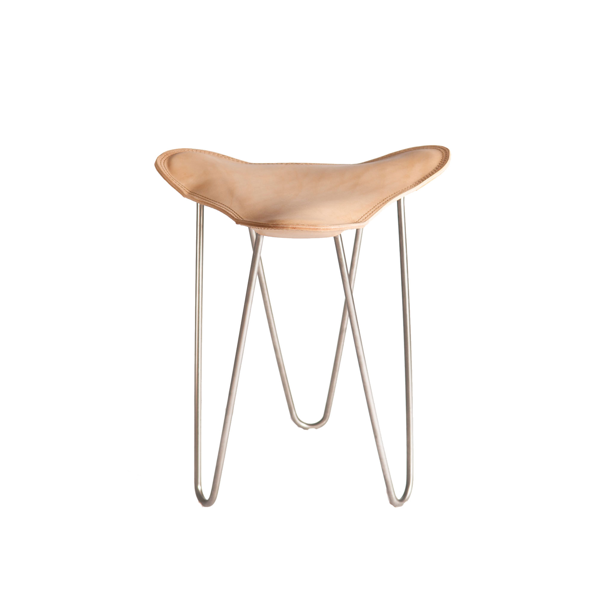 OX Denmarq - Trifolium Stool, Stainless Steel Frame, Leather: Nature - Pallar - Dennis Marquart - Beige - Läder/Metall | Möbler - Stolar Och Pallar - Pallar | Möbelexperten