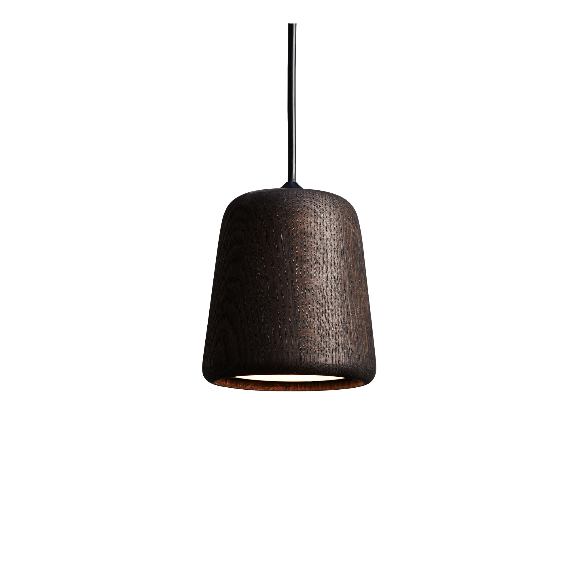 New Works - Material - Pendellampa, Rökt ek (svart kabel) - Pendellampor - Nørgaard & Kechayas - Träfärgad