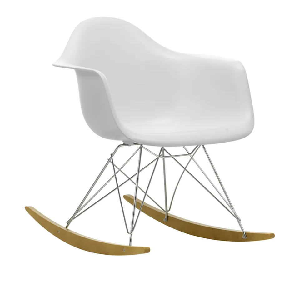 Eames RE Plastic Armchair RAR gungstol Chrome/Golden Maple