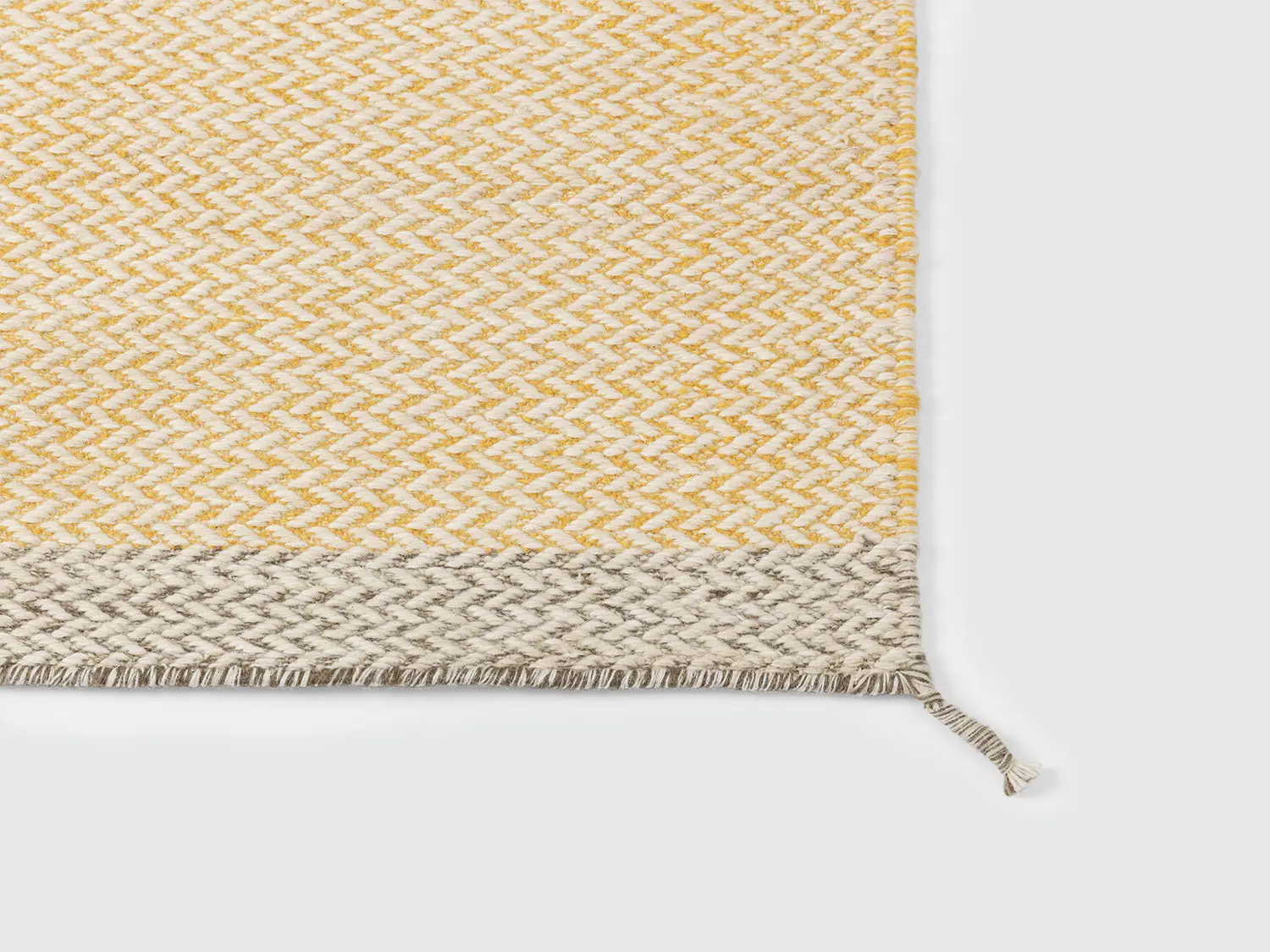 Ply rug yellow