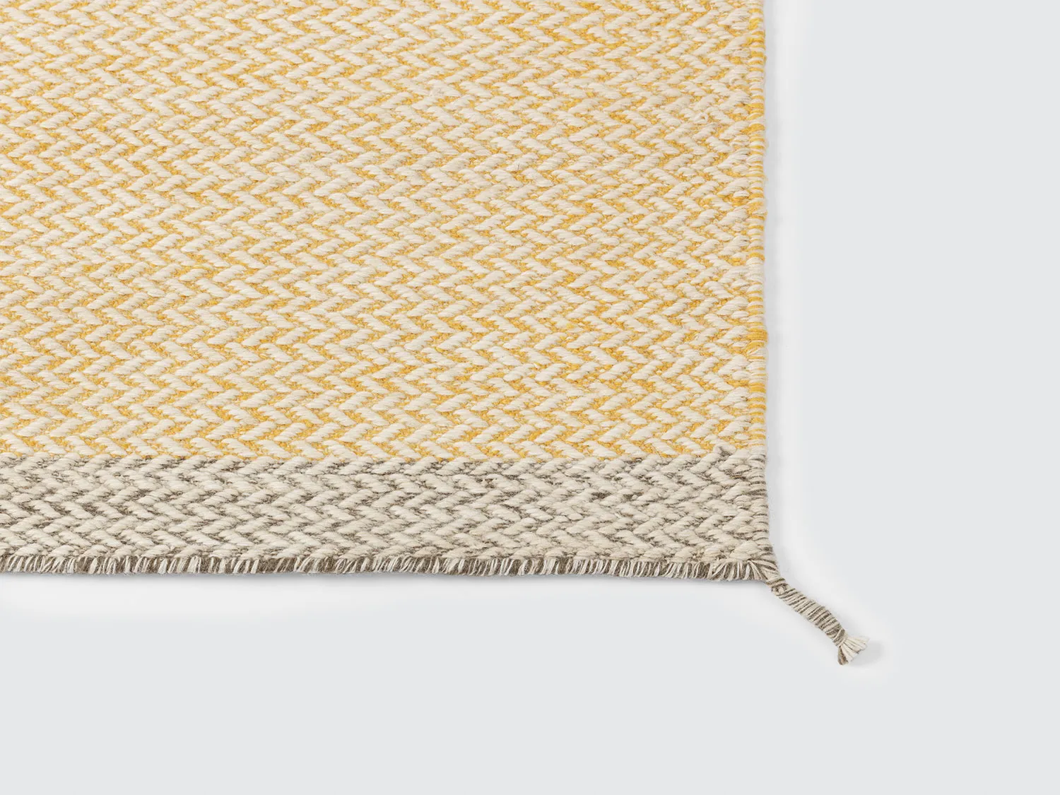 Ply rug yellow