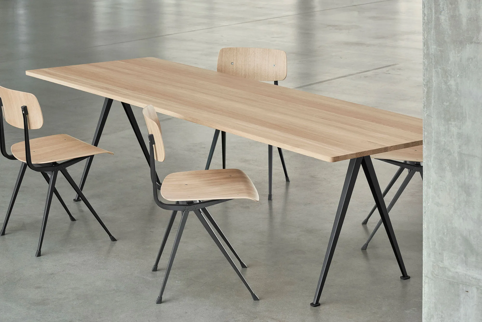 Pyramid bord 01 75 x 140 cm Black