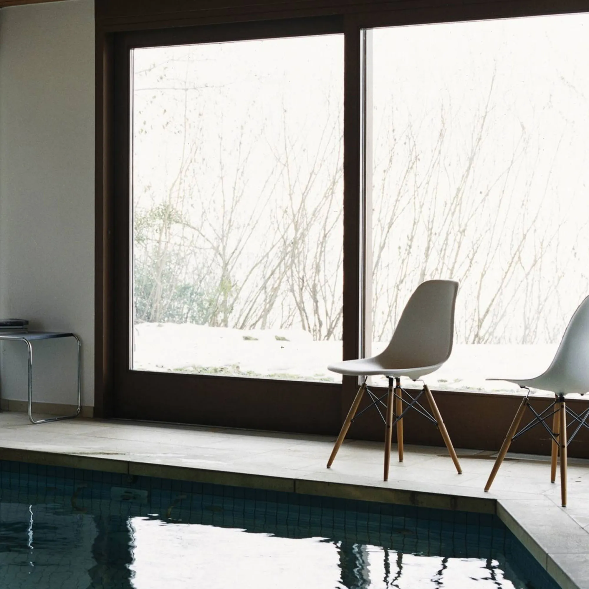 Eames RE Plastic Chair DSW stol Dark Maple