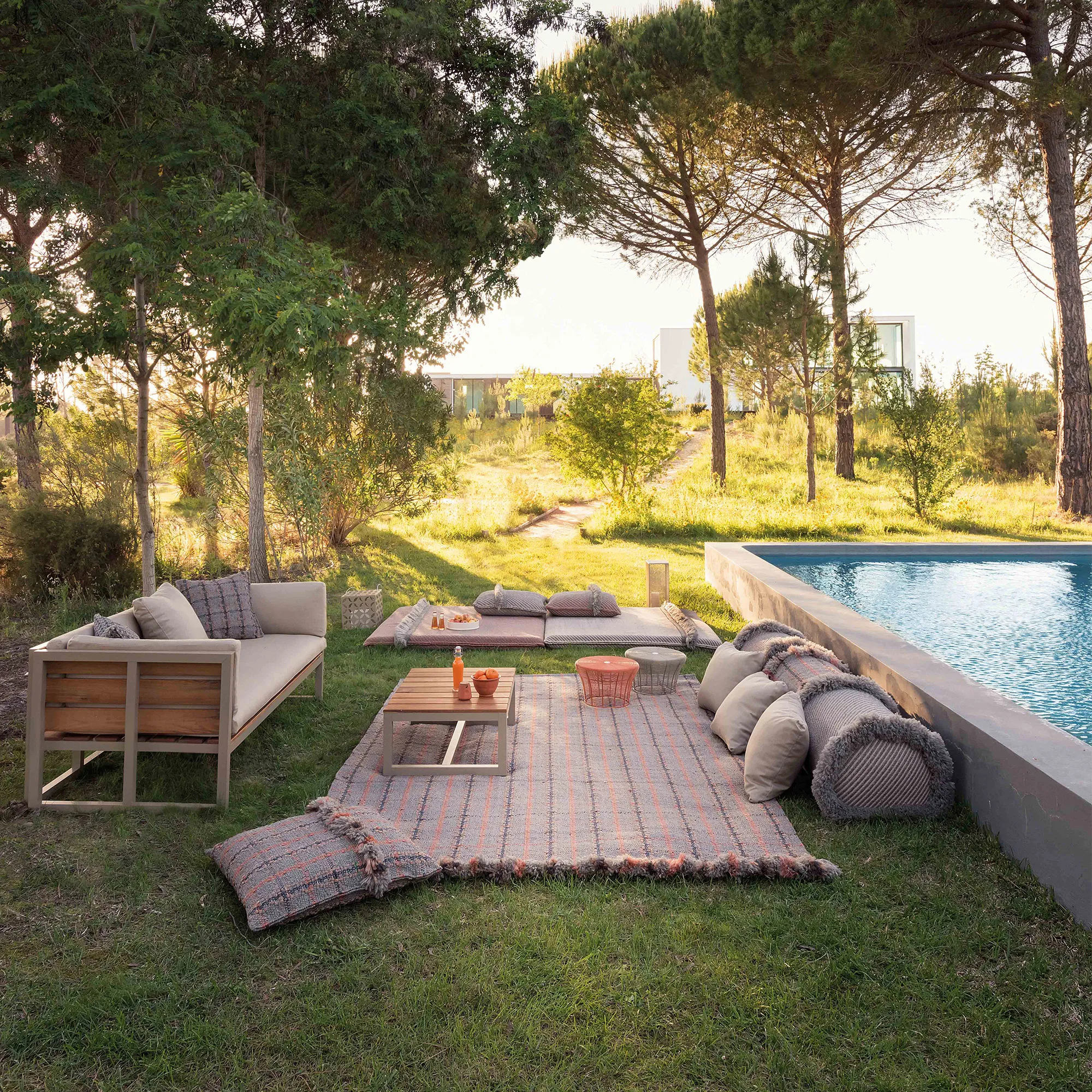 Garden Layers Big Roll - Diagonal Almond/Ivory