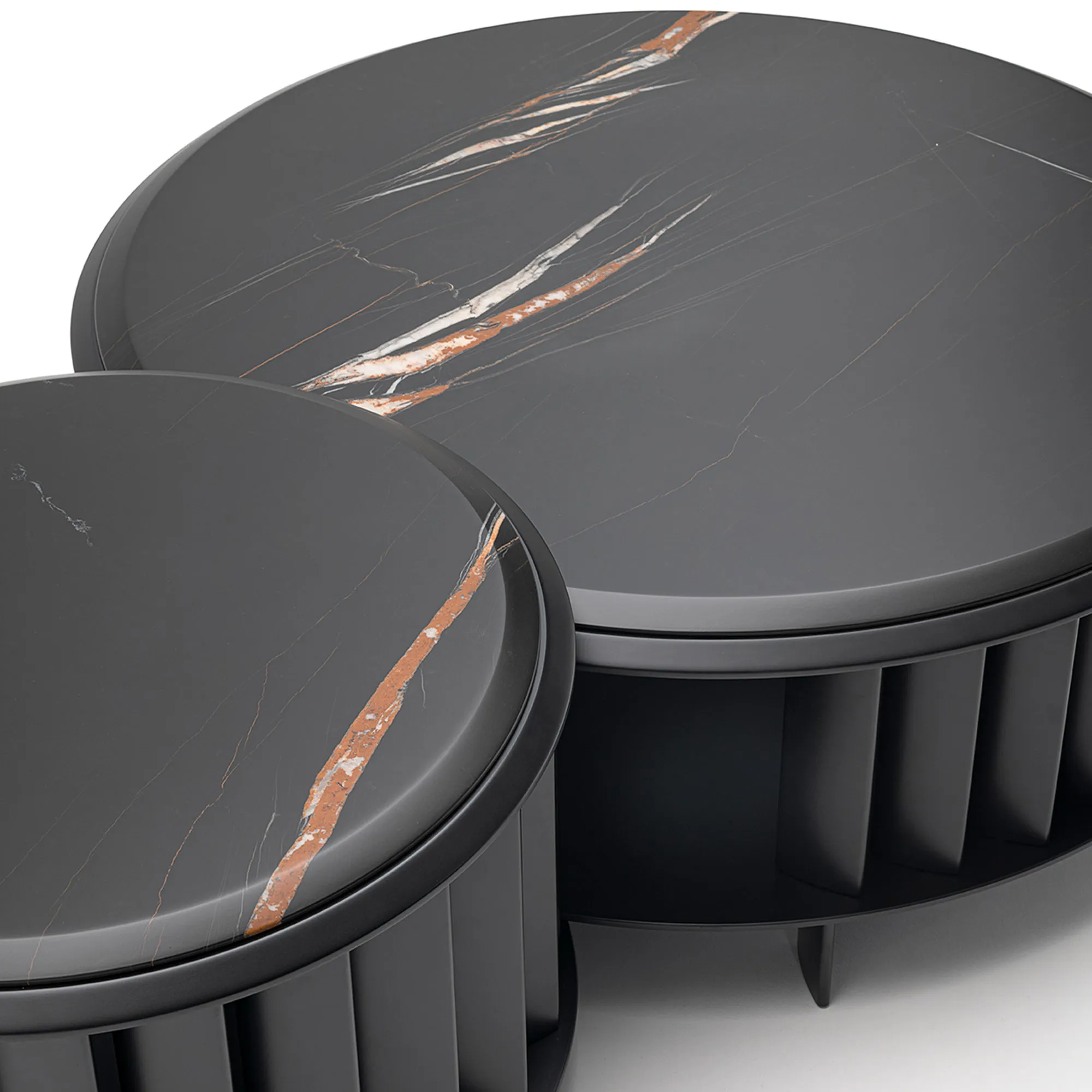 Islands Low Table Ø 104 cm - Sahara Noir Marble
