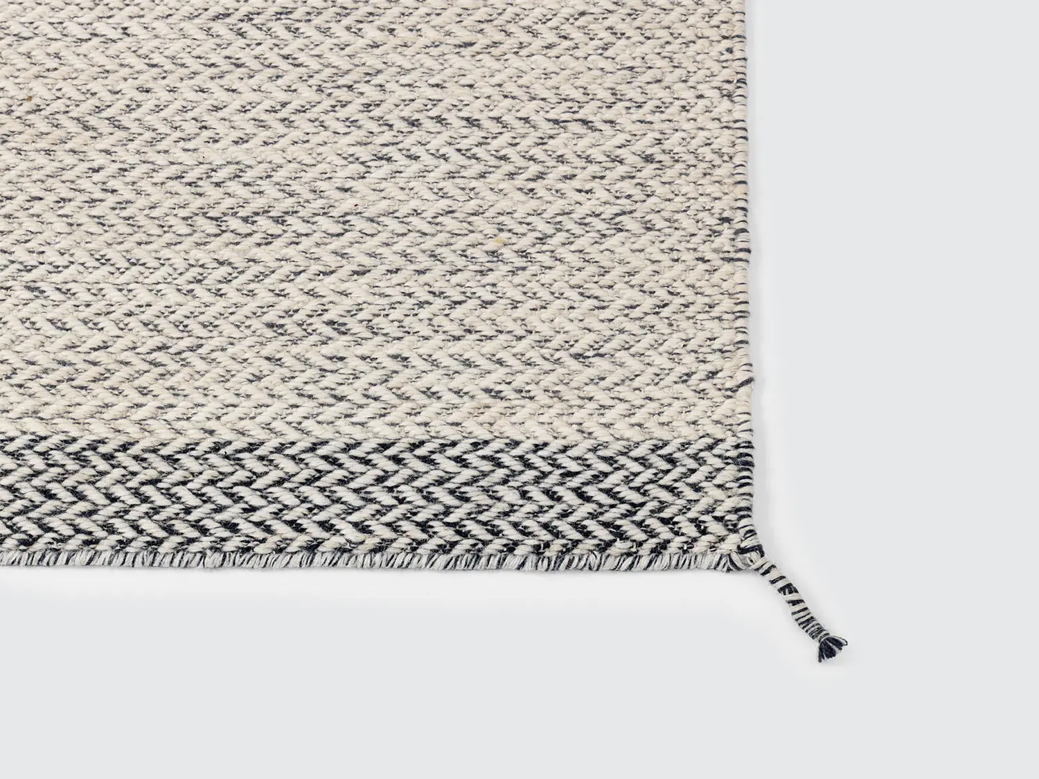 Ply rug off white