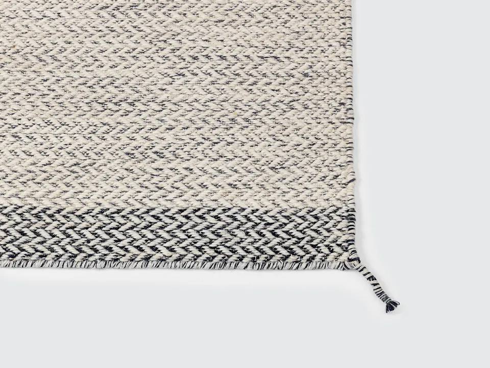 Ply rug off white
