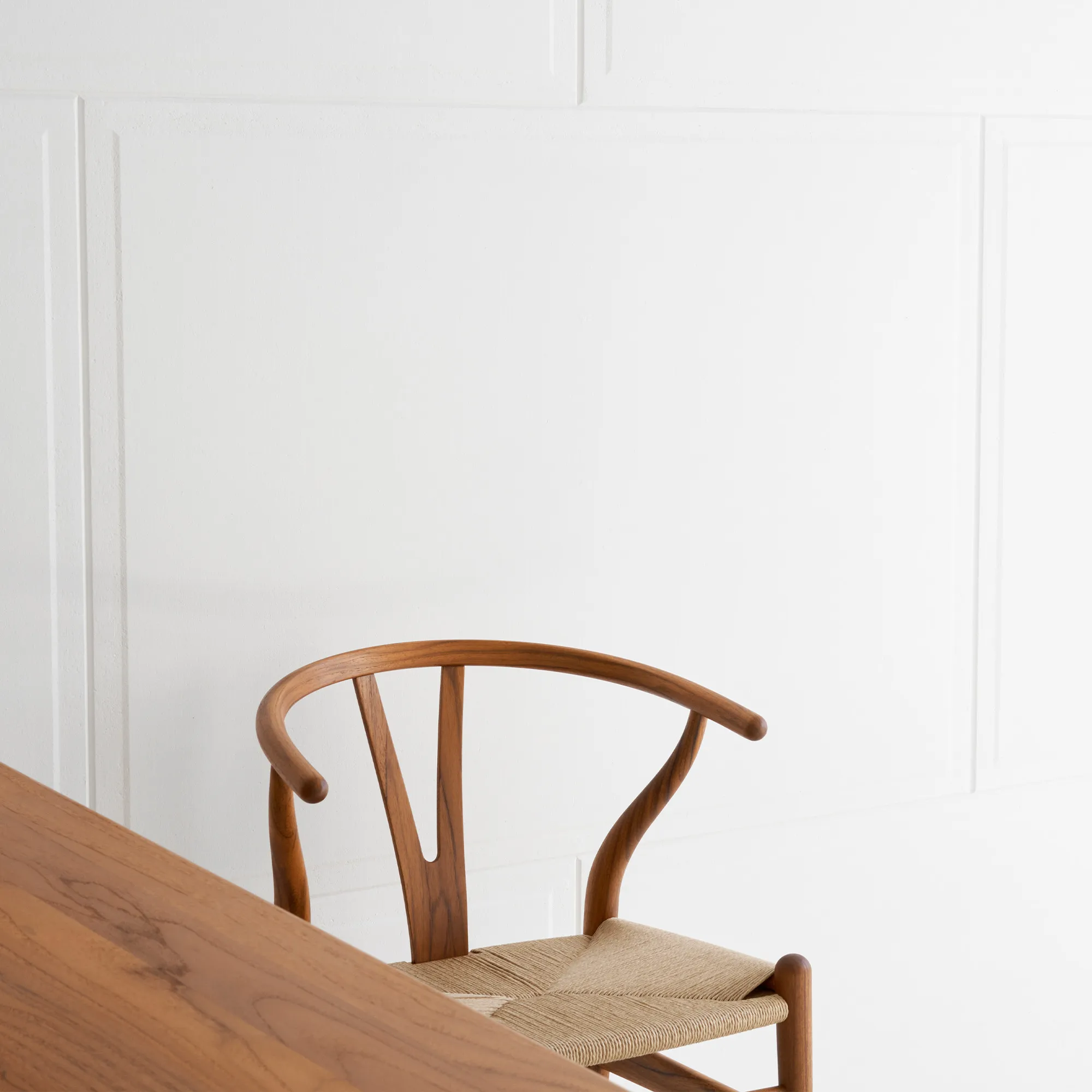 CH24 Y-stolen teak/naturflätat papperssnöre