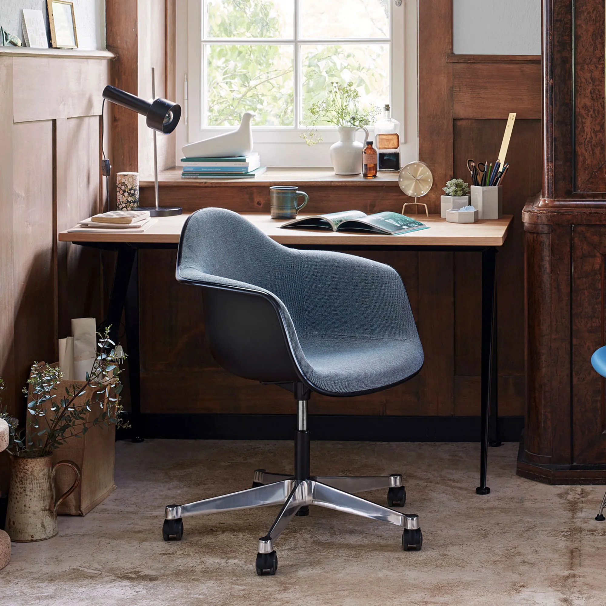 Eames RE Plastic Armchair PACC kontorsstol